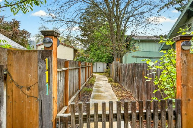 115 California Street, Ashland, OR 97520