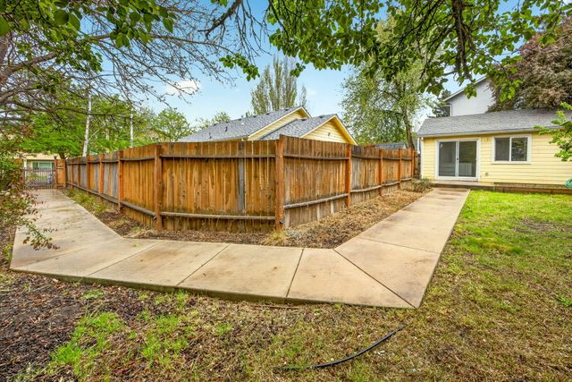115 California Street, Ashland, OR 97520