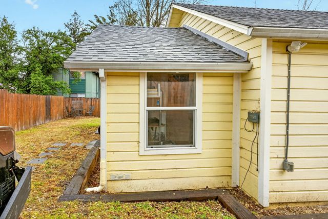 115 California Street, Ashland, OR 97520
