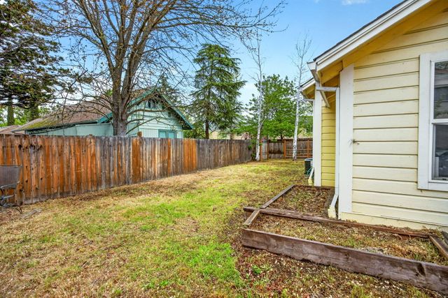 115 California Street, Ashland, OR 97520