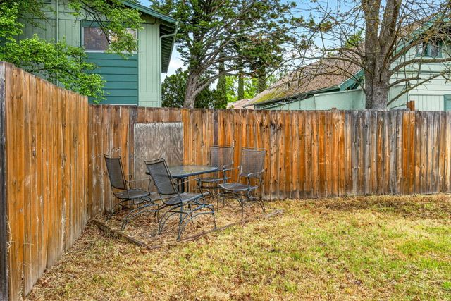 115 California Street, Ashland, OR 97520