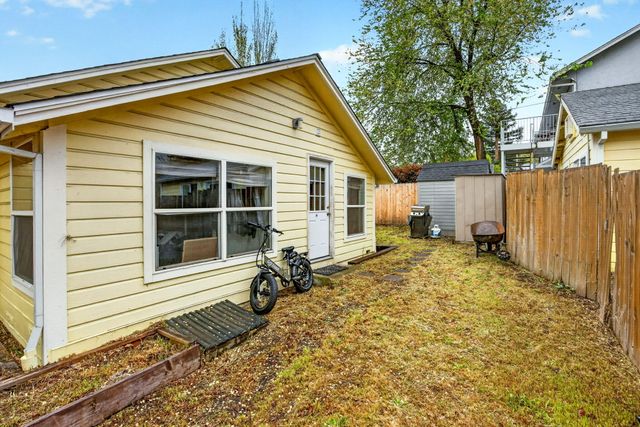 115 California Street, Ashland, OR 97520