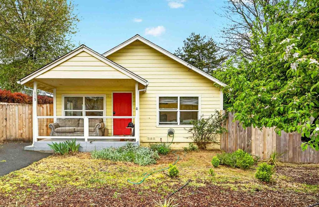 115 California Street, Ashland, OR 97520