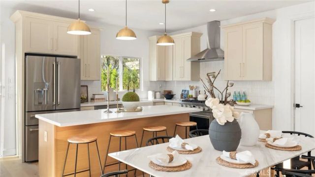 5449 S Victoria, Los Angeles, CA 90043