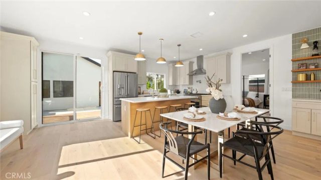 5449 S Victoria, Los Angeles, CA 90043