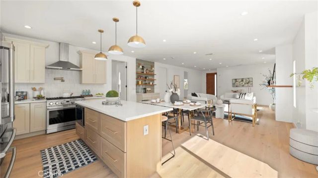 5449 S Victoria, Los Angeles, CA 90043