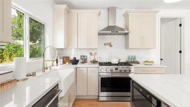 5449 S Victoria, Los Angeles, CA 90043