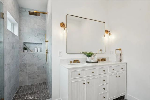 5449 S Victoria, Los Angeles, CA 90043