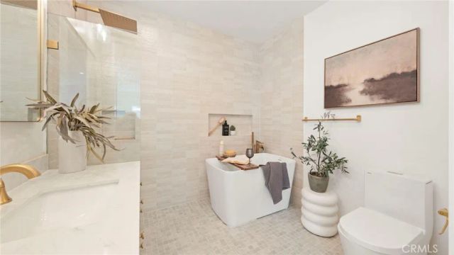 5449 S Victoria, Los Angeles, CA 90043