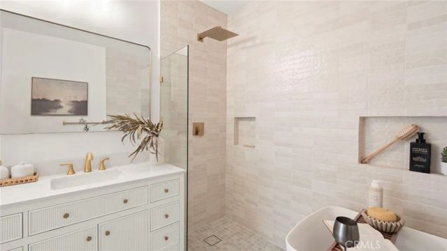 5449 S Victoria, Los Angeles, CA 90043