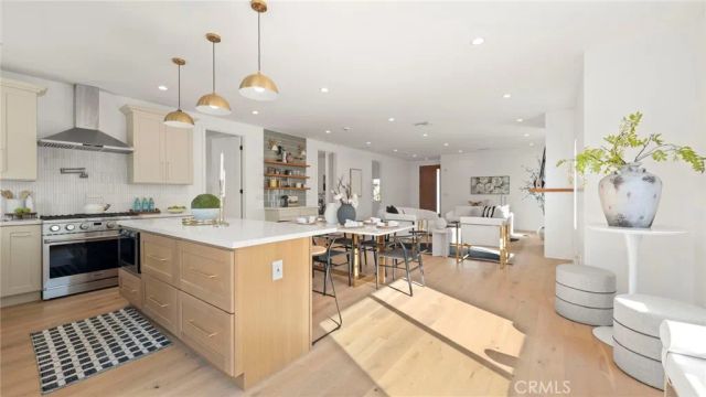 5449 S Victoria, Los Angeles, CA 90043