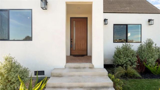 5449 S Victoria, Los Angeles, CA 90043