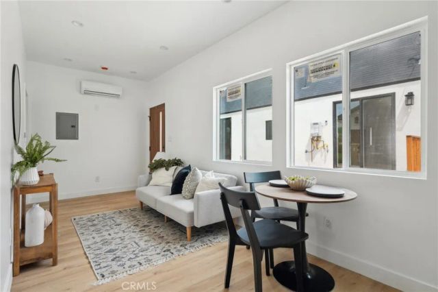 5449 S Victoria, Los Angeles, CA 90043