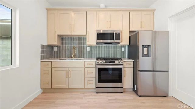 5449 S Victoria, Los Angeles, CA 90043