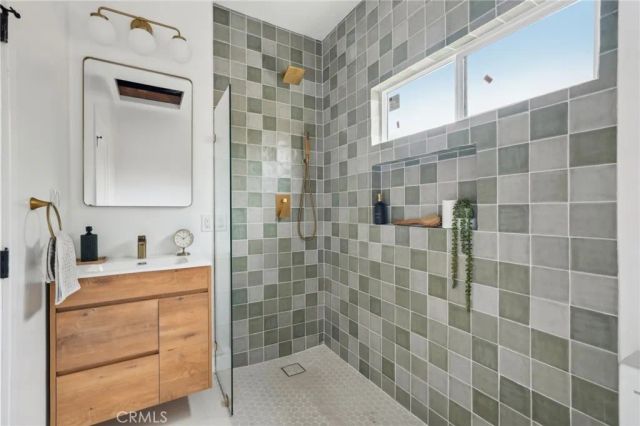 5449 S Victoria, Los Angeles, CA 90043