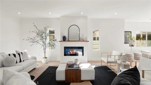 5449 S Victoria, Los Angeles, CA 90043