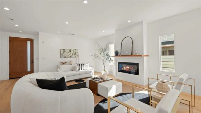 5449 S Victoria, Los Angeles, CA 90043