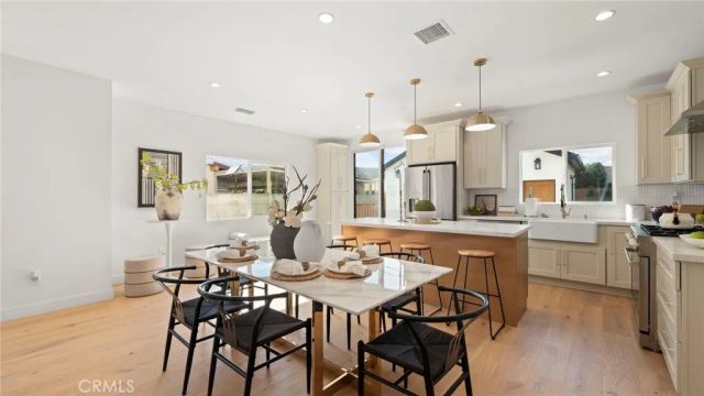 5449 S Victoria, Los Angeles, CA 90043