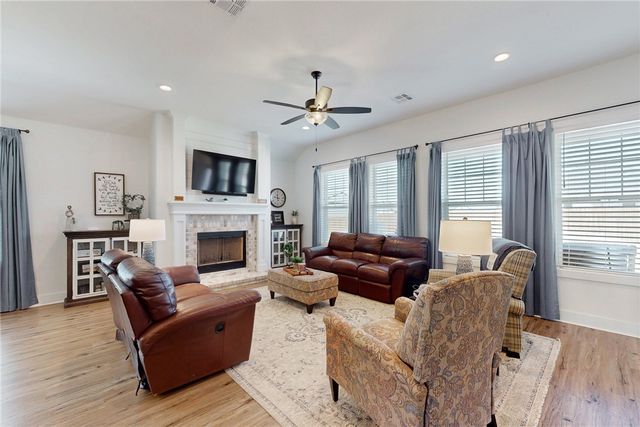 3509 Surry Glen, Bryan, TX 77808