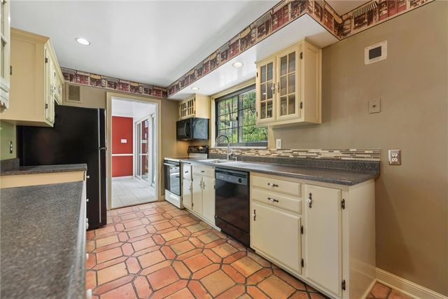 111 E Bruceton Rd, Pleasant Hills, PA 15236