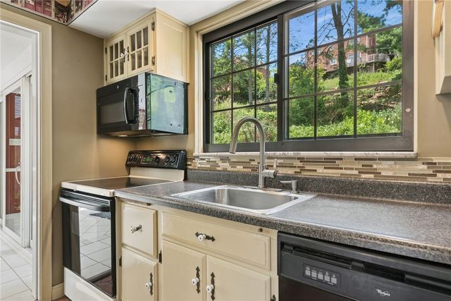 111 E Bruceton Rd, Pleasant Hills, PA 15236