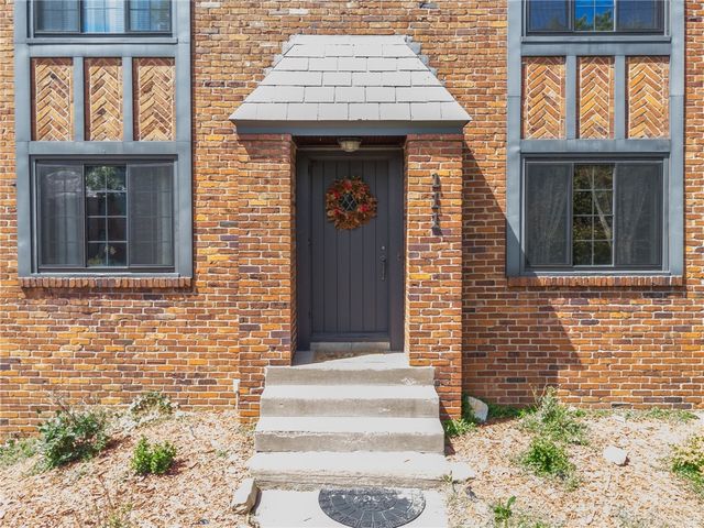 111 E Bruceton Rd, Pleasant Hills, PA 15236