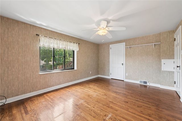 111 E Bruceton Rd, Pleasant Hills, PA 15236
