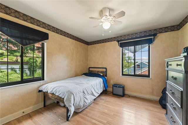 111 E Bruceton Rd, Pleasant Hills, PA 15236
