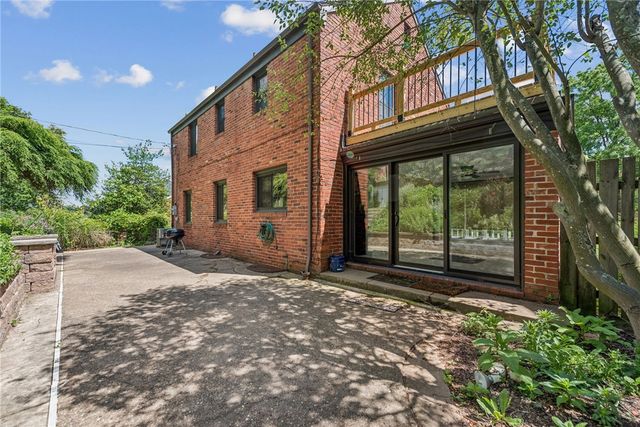 111 E Bruceton Rd, Pleasant Hills, PA 15236