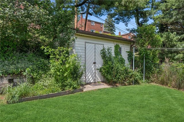 111 E Bruceton Rd, Pleasant Hills, PA 15236