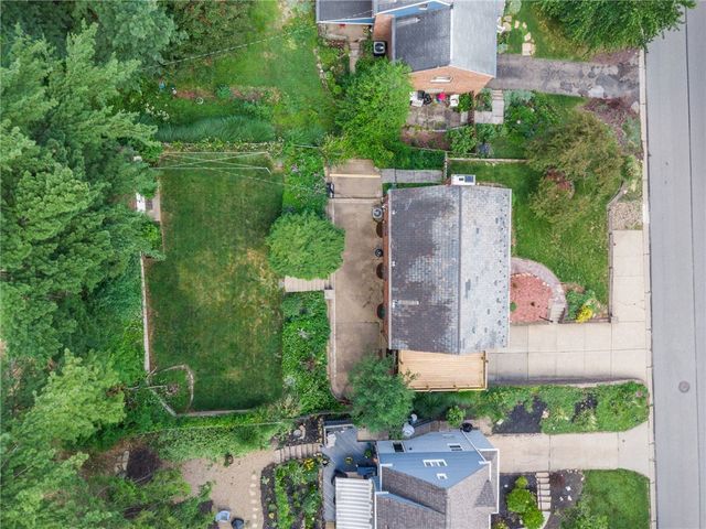 111 E Bruceton Rd, Pleasant Hills, PA 15236