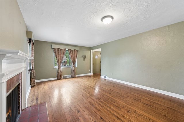 111 E Bruceton Rd, Pleasant Hills, PA 15236