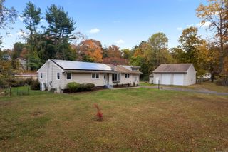 15 Pomps Lane, North Branford, CT 06471