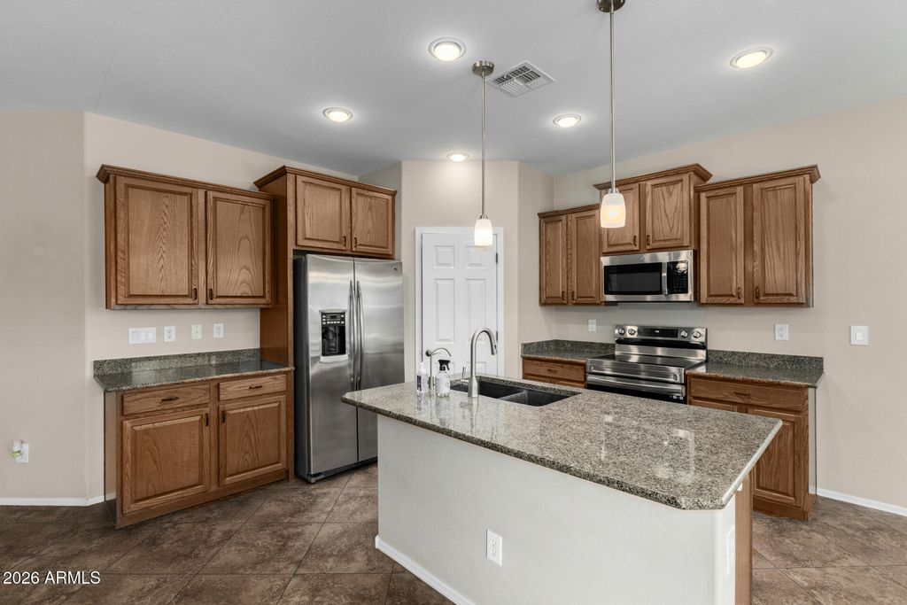 Image 17 of property listing at 19811 N FLAMINGO Road, Maricopa, AZ 85138