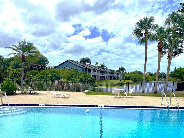 2724 HIDDEN LAKE BOULEVARD A, Sarasota, FL 34237