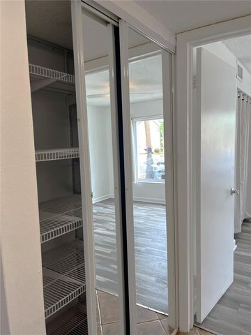 2724 HIDDEN LAKE BOULEVARD A, Sarasota, FL 34237