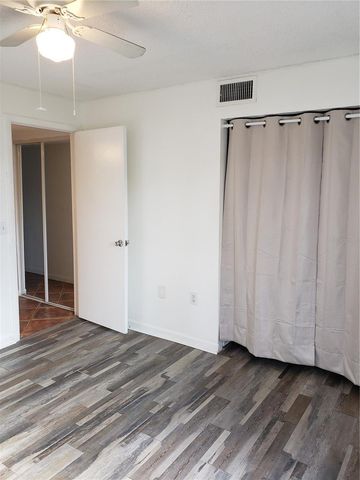 2724 HIDDEN LAKE BOULEVARD A, Sarasota, FL 34237