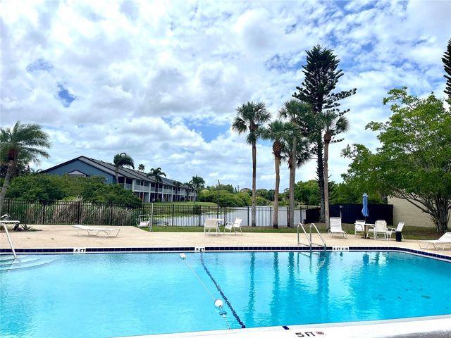 2724 HIDDEN LAKE BOULEVARD A, Sarasota, FL 34237