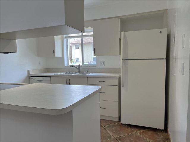 2724 HIDDEN LAKE BOULEVARD A, Sarasota, FL 34237