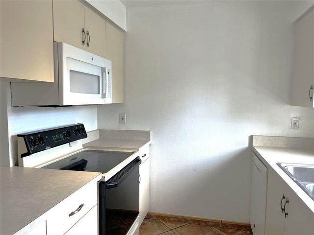 2724 HIDDEN LAKE BOULEVARD A, Sarasota, FL 34237