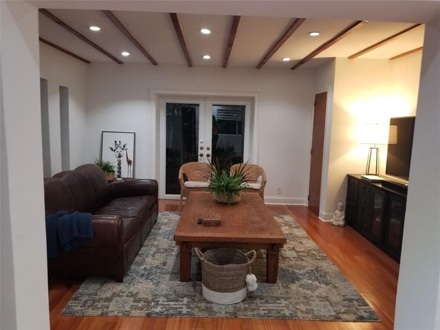 2369 Overbrook St, Miami, FL 33133