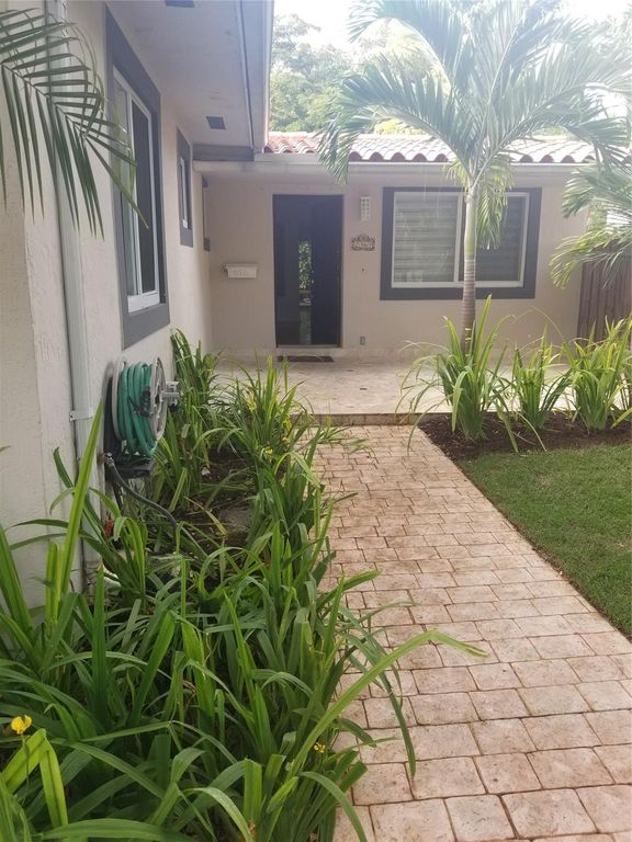 2369 Overbrook St, Miami, FL 33133