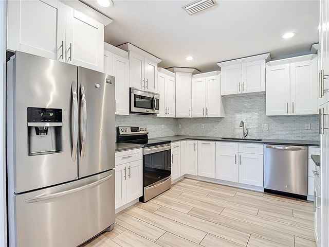 3604 W BAY TO BAY BOULEVARD, Tampa, FL 33629