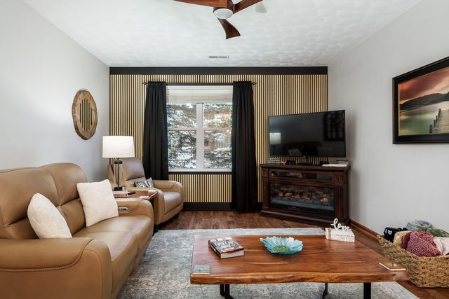 10113 MONARCH 3, Roscoe, IL 61073