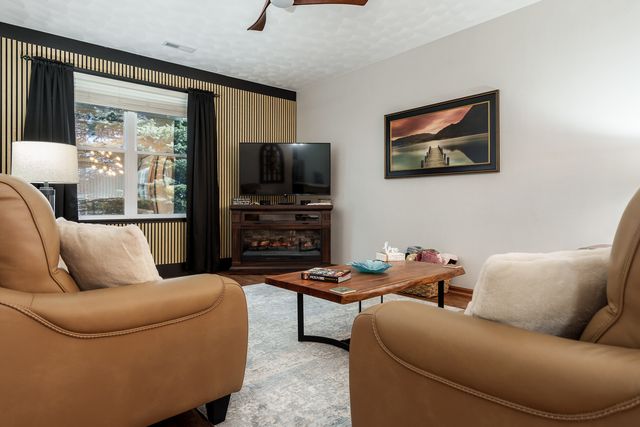 10113 MONARCH 3, Roscoe, IL 61073