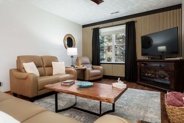 10113 MONARCH 3, Roscoe, IL 61073