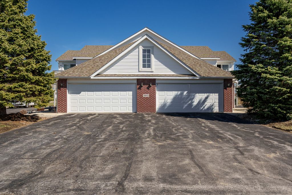 10113 MONARCH 3, Roscoe, IL 61073