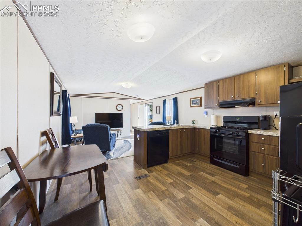 Image 12 of property listing at 2412 Kara Court, Pueblo, CO 81004