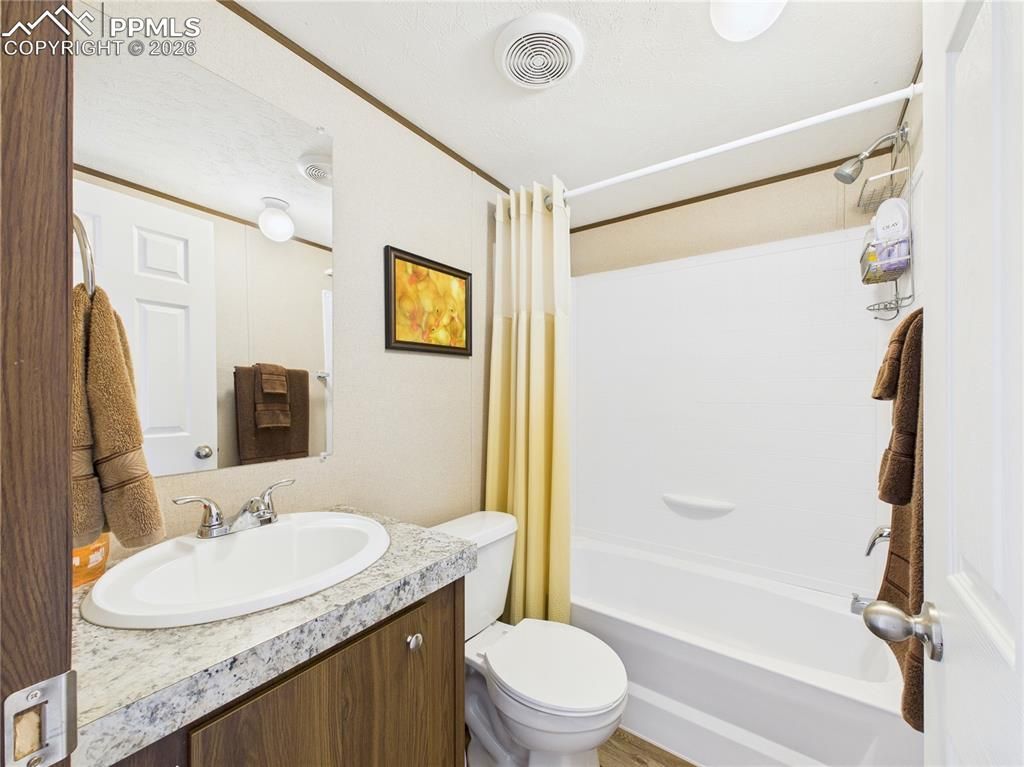 Image 15 of property listing at 2412 Kara Court, Pueblo, CO 81004