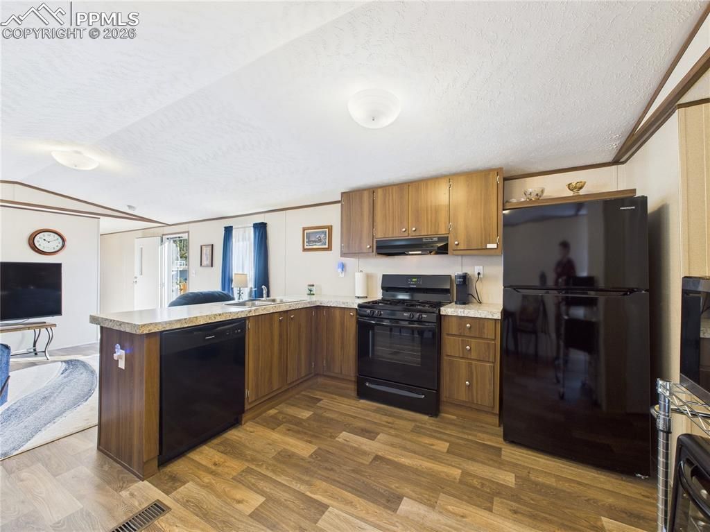 Image 8 of property listing at 2412 Kara Court, Pueblo, CO 81004